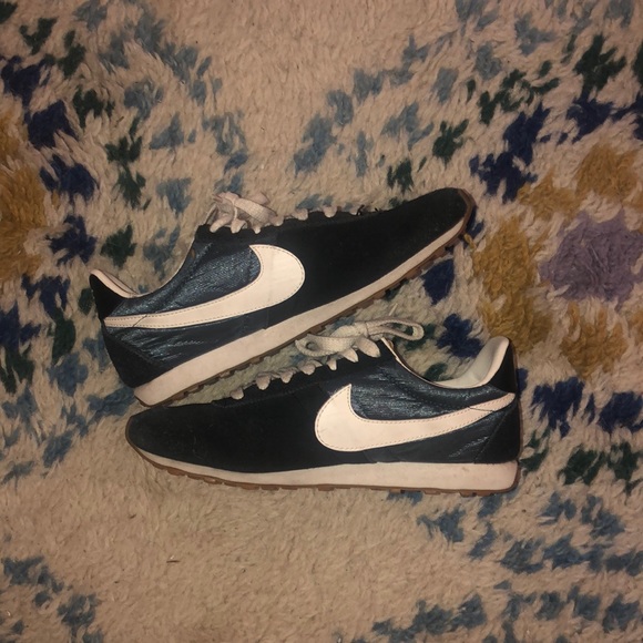 Nike Shoes - Nike sneakers Nike Shoes - Nike sneakers